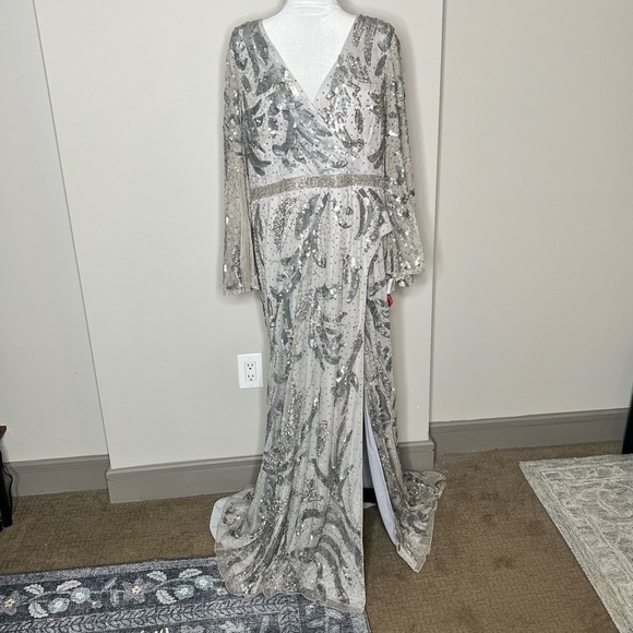 Mac Duggal Sequined Faux Wrap Split Long Sleeve Gown Platinum #5222 Size 18 NWT! - Picture 4 of 15